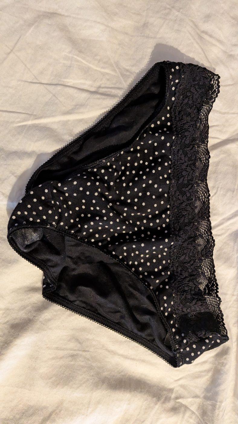 Gym day – used women's underwear worn by Sophie Scent, a verified UK seller