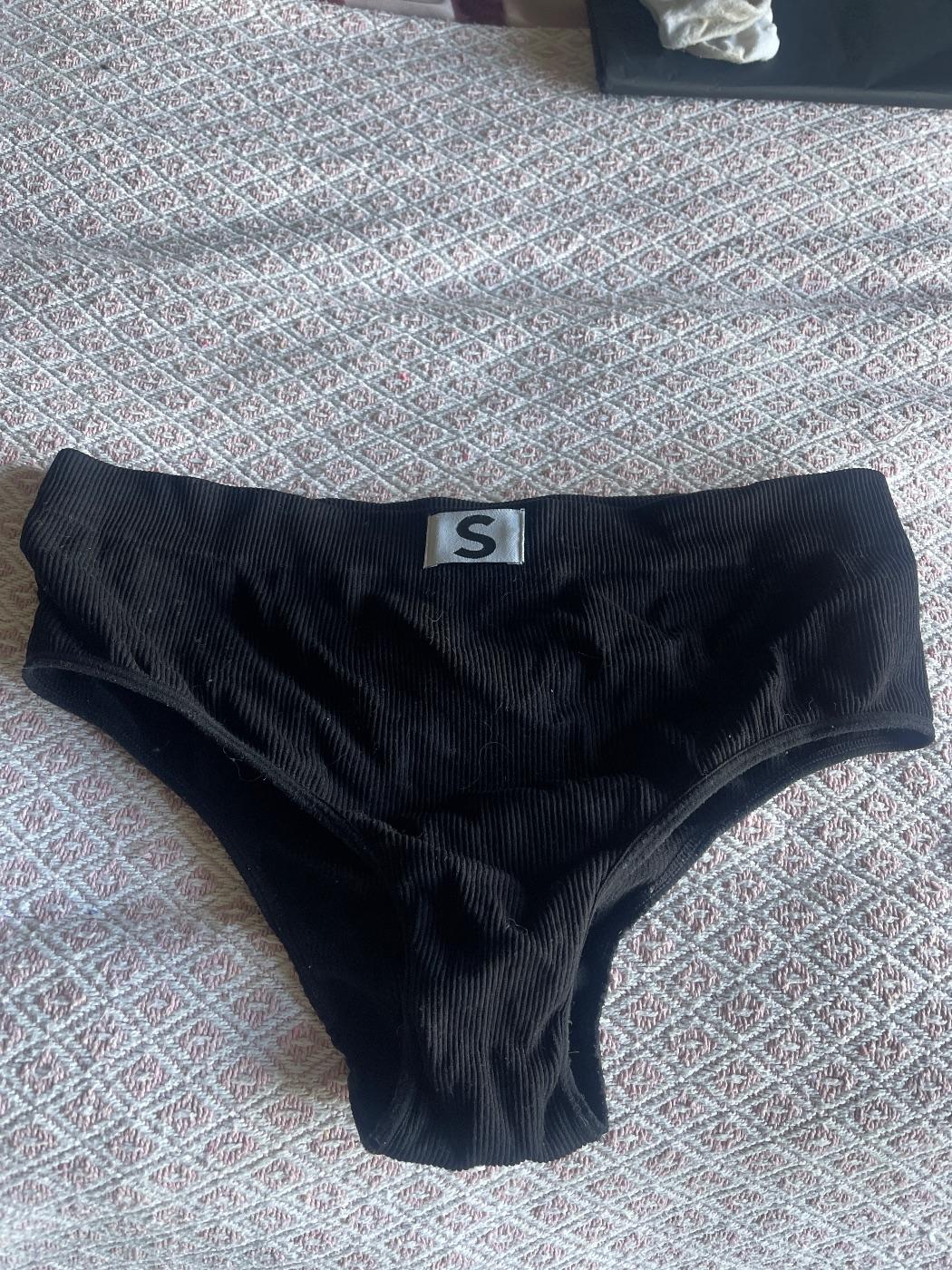 Medium size black ladies knickers worn 2 days 1 night – used women's underwear worn by Lara antionette, a verified UK seller (photo 2)