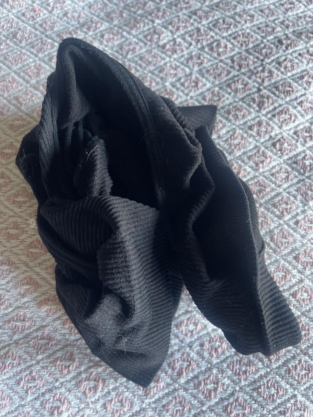 Medium size black ladies knickers worn 2 days 1 night – used women's underwear worn by Lara antionette, a verified UK seller