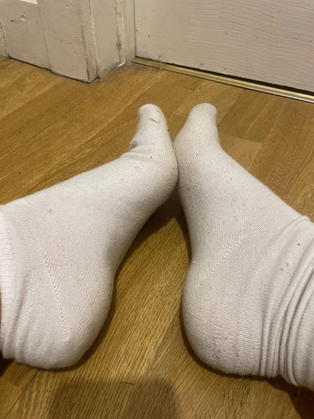 Gym socks – used women's socks worn by Emily, a verified UK seller (photo 2)