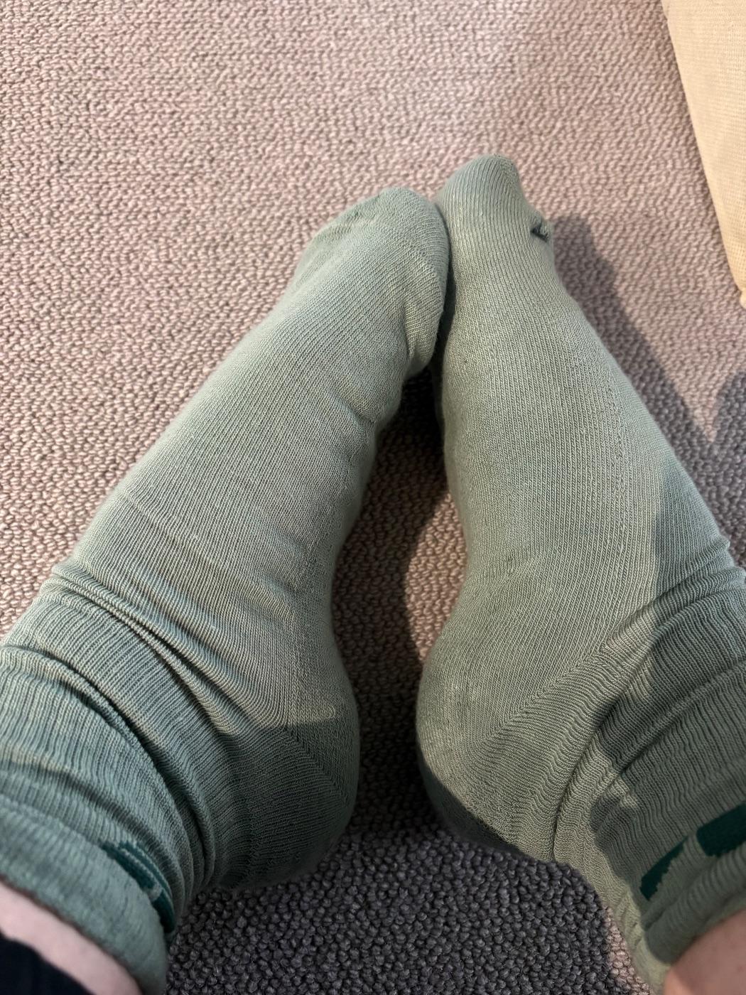 Green workout socks – used women's socks worn by Lucy Lolliepop, a verified UK seller (photo 3)