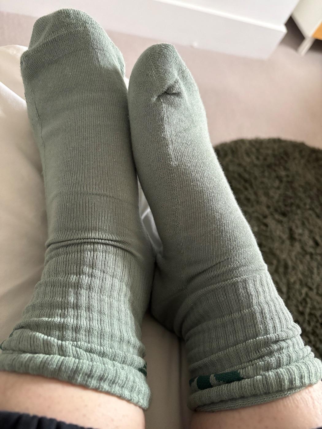 Green workout socks – used women's socks worn by Lucy Lolliepop, a verified UK seller (photo 2)